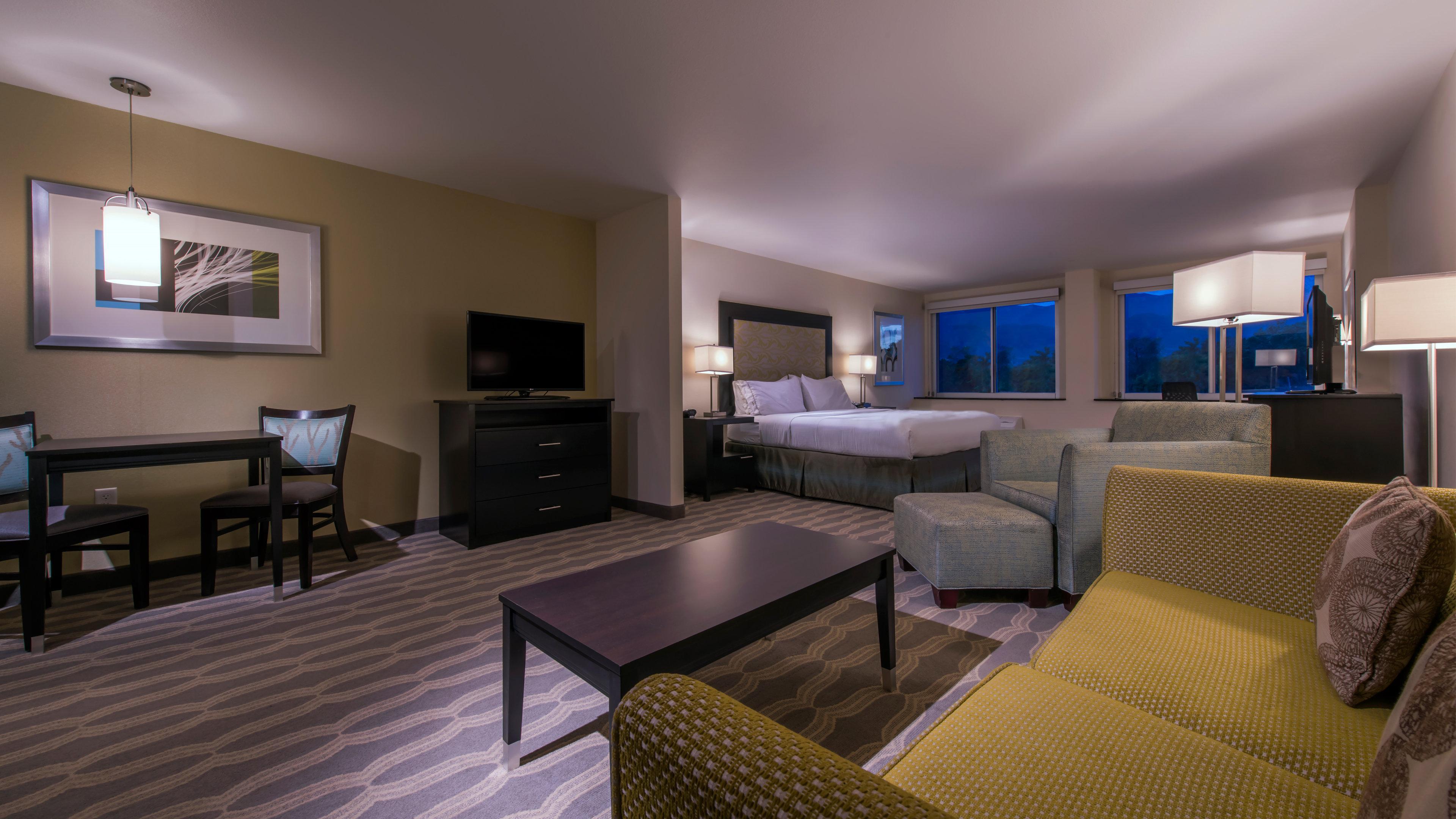 Holiday Express & Central By Ihg Hotel 2*