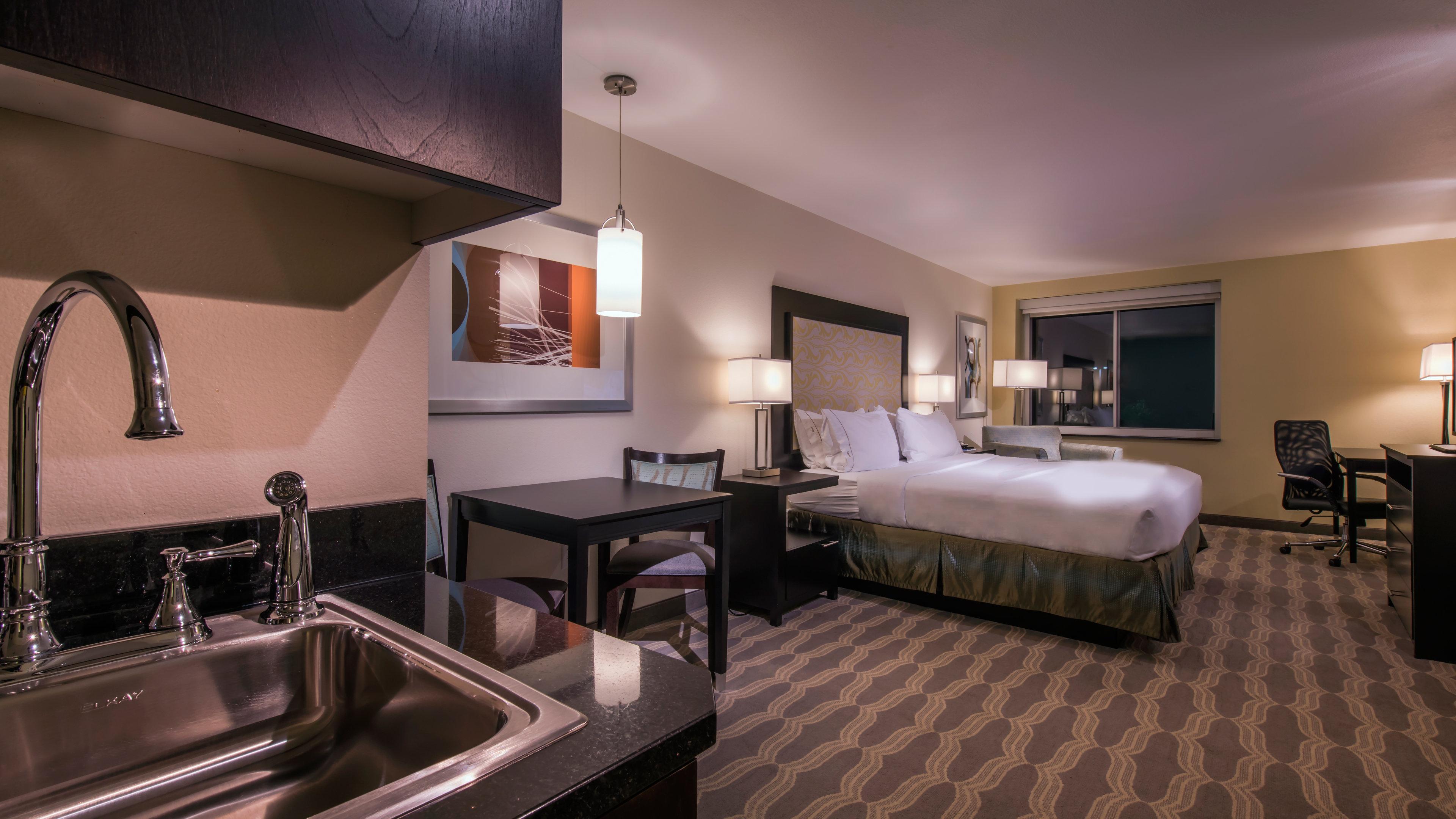 Holiday Express & Central By Ihg